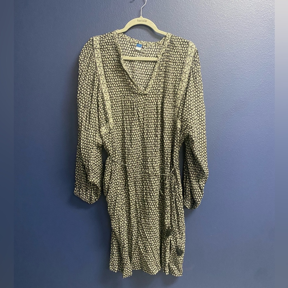 Old Navy Black and Cream Floral Top